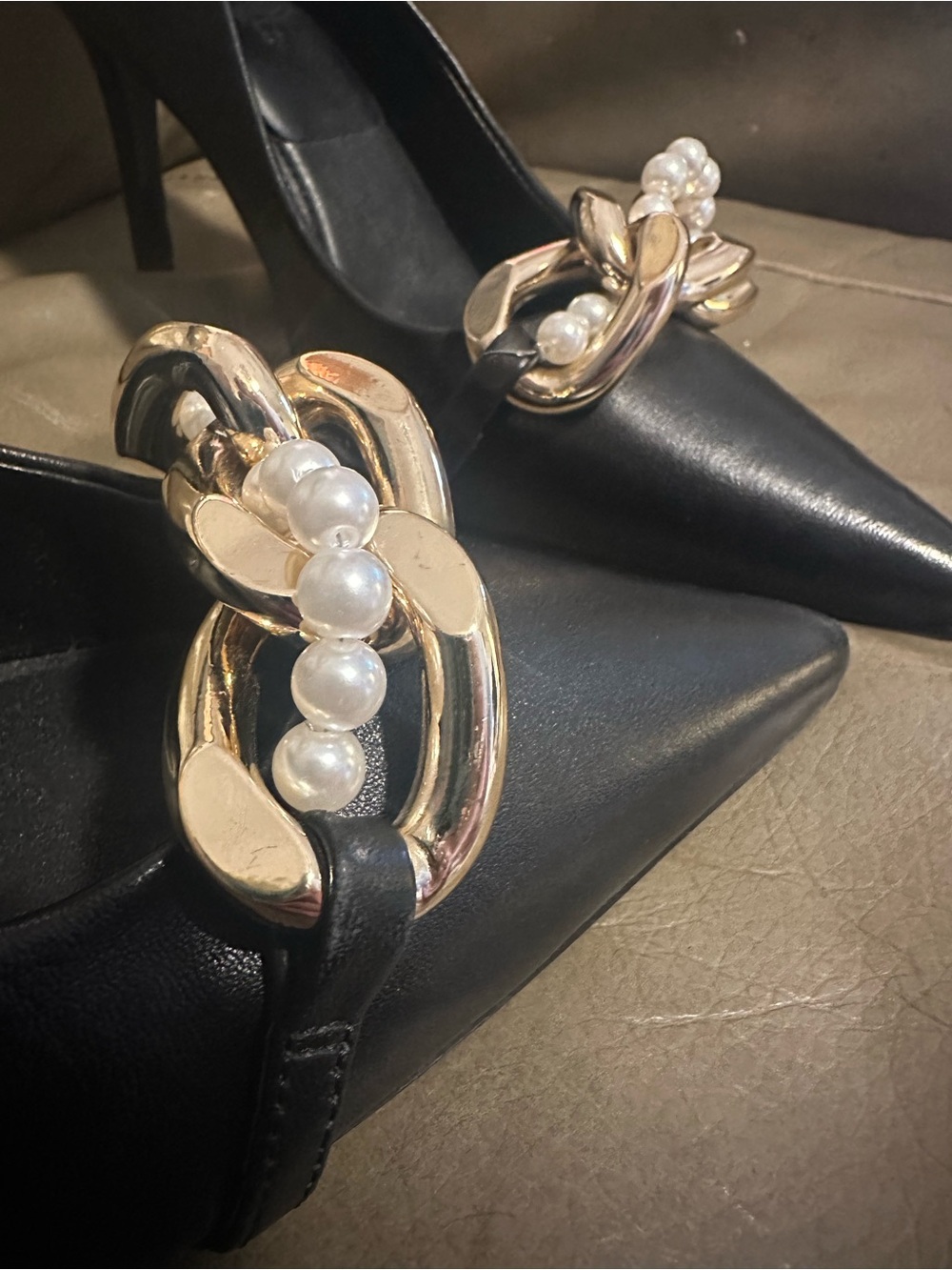 Karl Lagerfeld Paris Sera Black Pointed Toe Heels Gold Chain Pearl Stiletto 9 - Picture 2 of 8